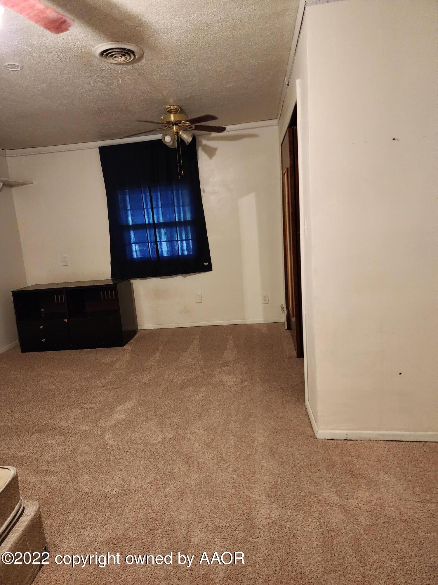 120 Pinon Street Borger, TX 79007 - Photo 17 of 19 a view of walk in closet