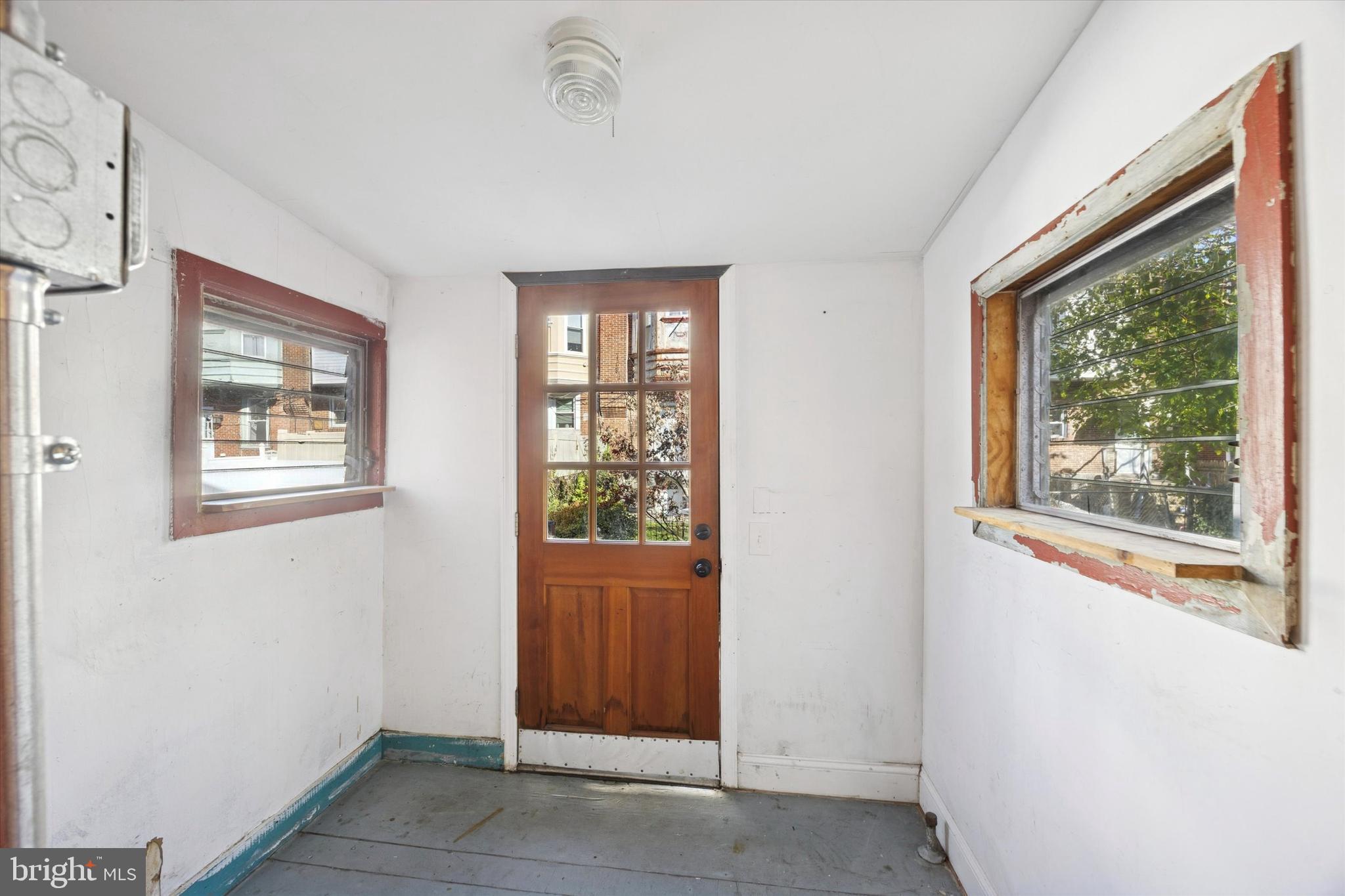 1227 South 53rd Street Philadelphia, PA 19143 - Photo 16 of 31 an empty room with windows