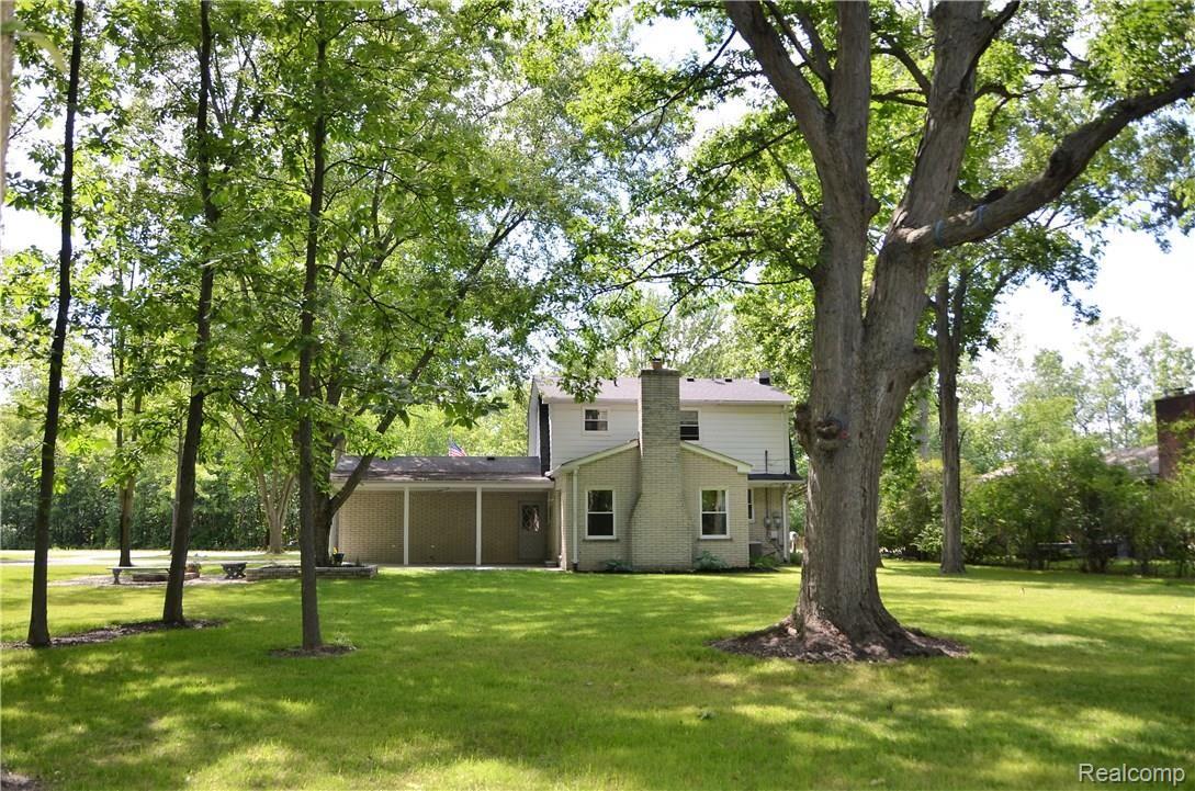 21769 Meridian Road Grosse Ile, MI 48138 - Photo 5 of 25 DSC_8504.JPG