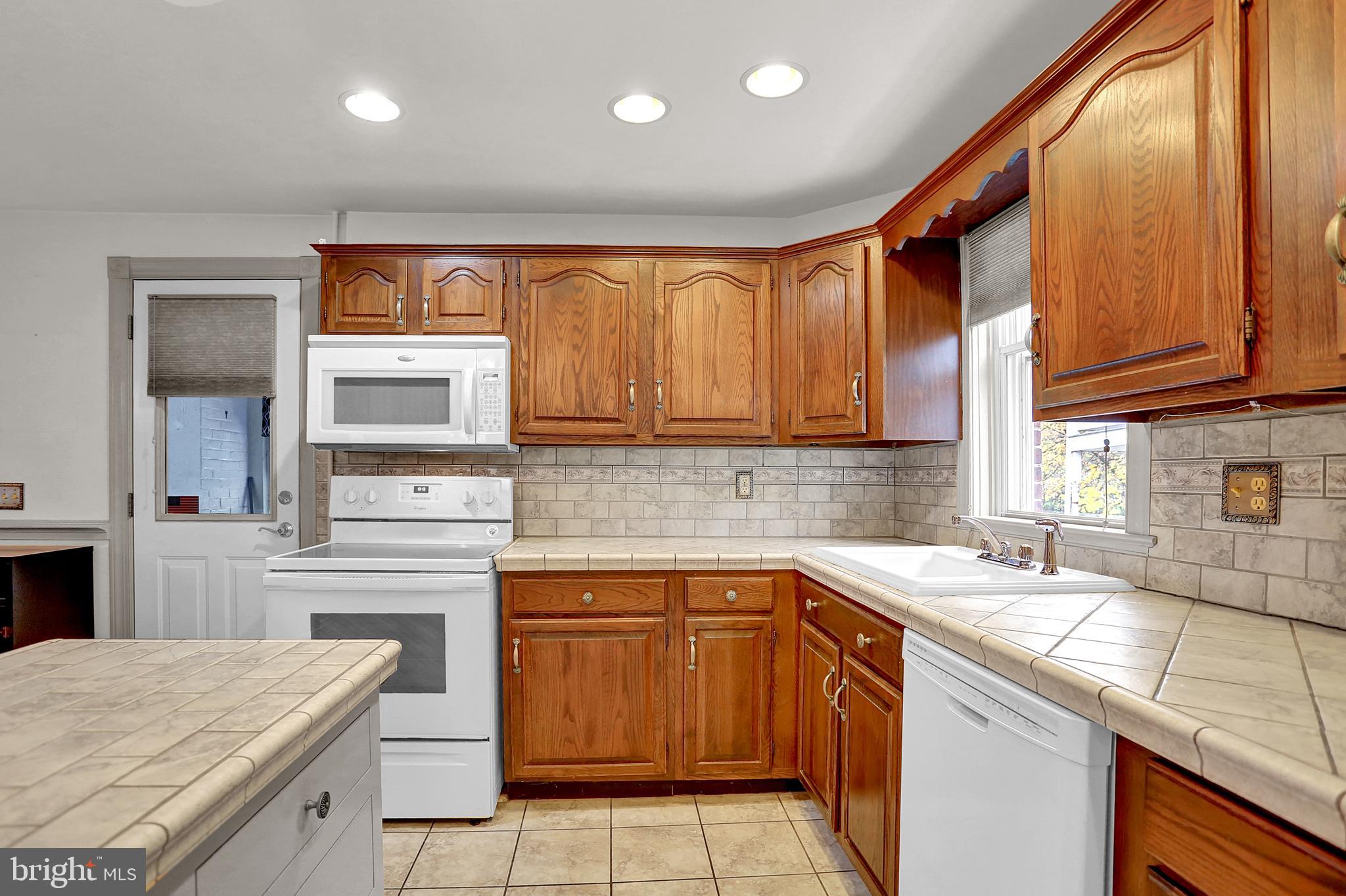 47 South East Street Spring Grove, PA 17362 - Photo 11 of 33 Kitchen