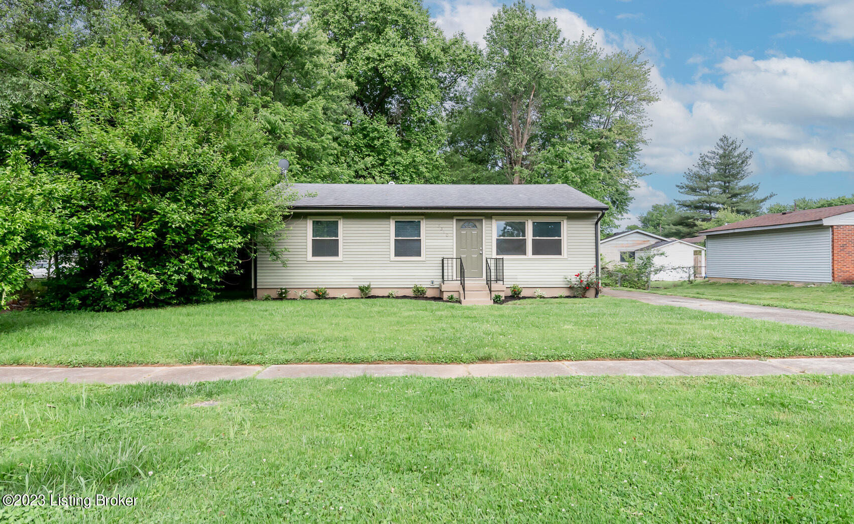 5310 Red Leaf Road Louisville, KY 40218 - Photo 3 of 28 RLR-102