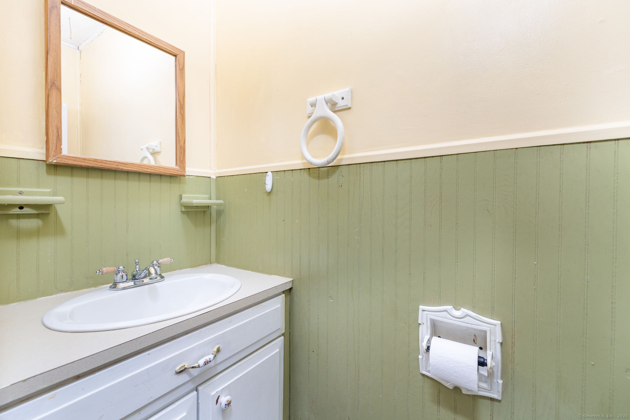 548 Worthington Ridge Berlin, CT 06037 - Photo 13 of 40 a bathroom with a sink and a mirror