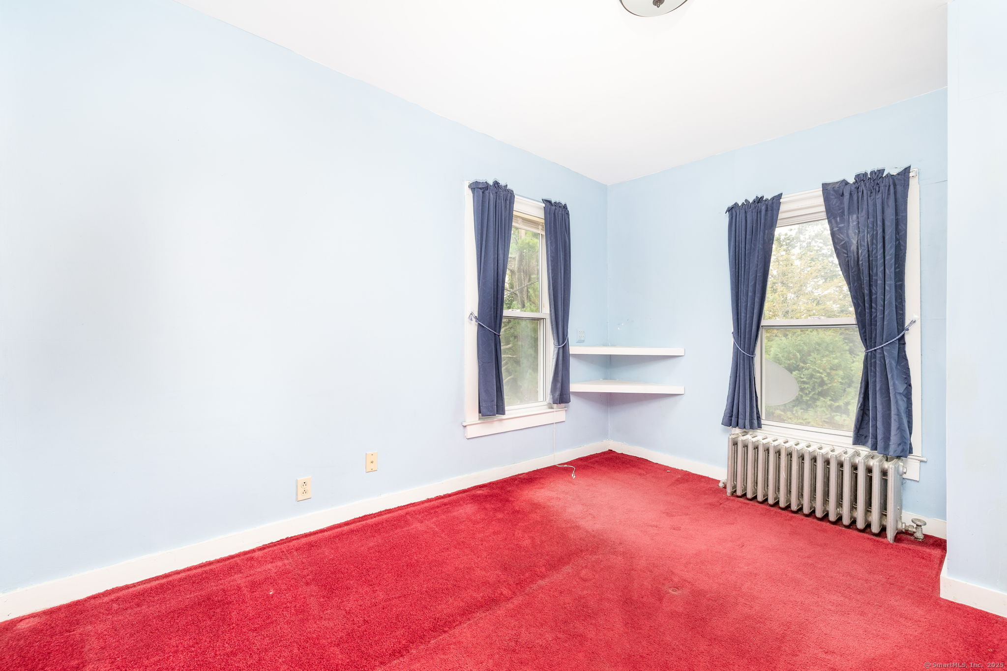 548 Worthington Ridge Berlin, CT 06037 - Photo 21 of 40 an empty room with windows