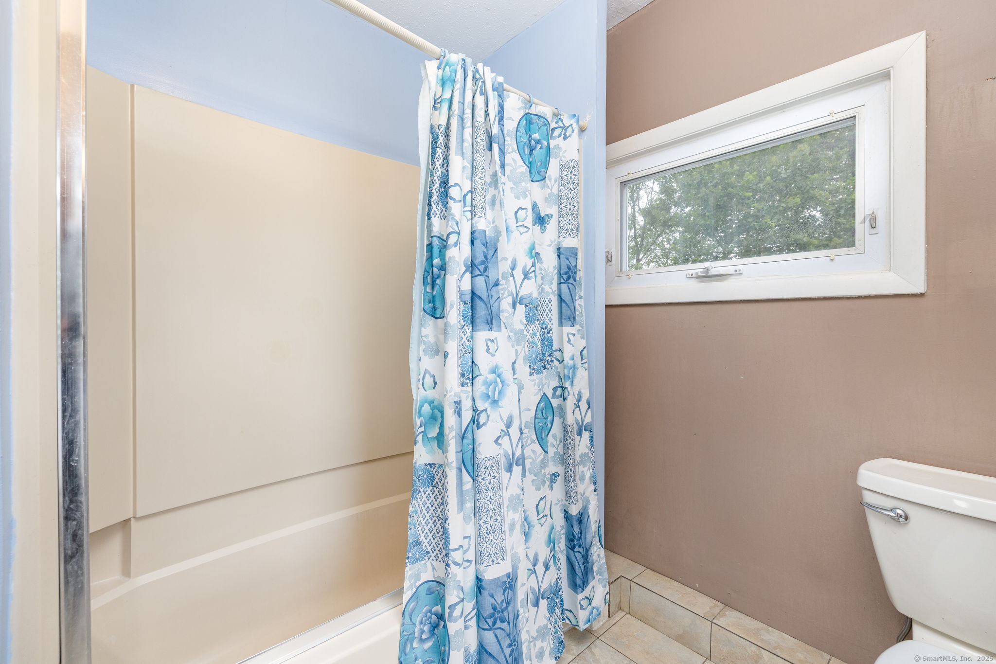 548 Worthington Ridge Berlin, CT 06037 - Photo 26 of 40 a bathroom with a toilet and a shower