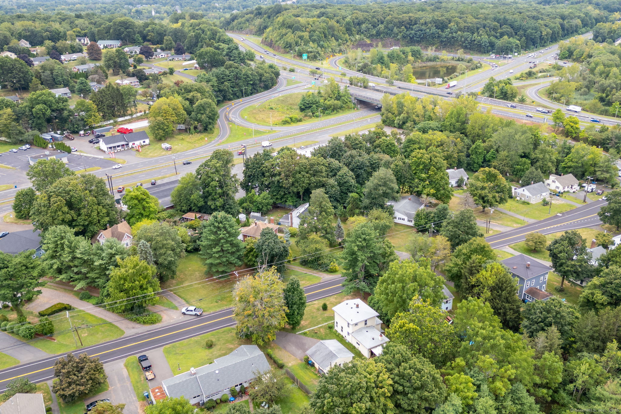 548 Worthington Ridge Berlin, CT 06037 - Photo 39 of 40 an aerial view of residential houses with outdoor space and trees