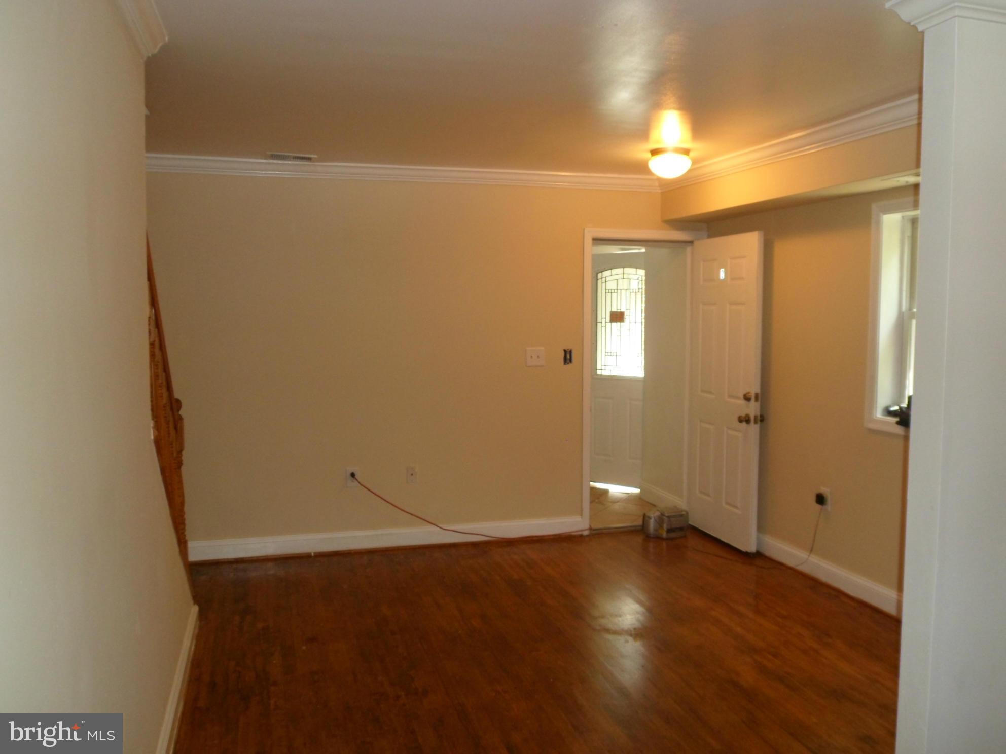 4703 Sheriff Road Northeast Washington, DC 20019 - Photo 2 of 8 Living Room
