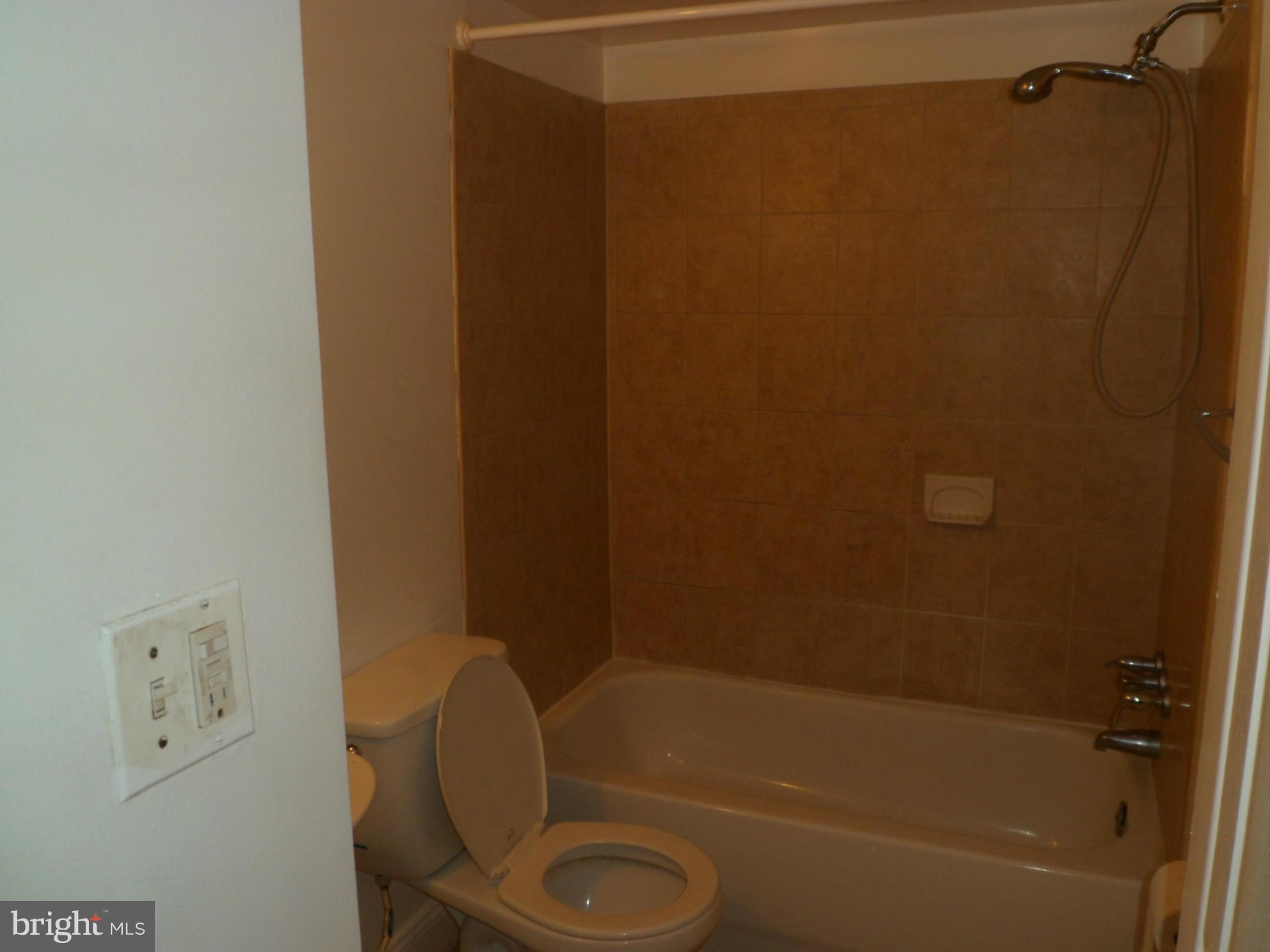 4703 Sheriff Road Northeast Washington, DC 20019 - Photo 4 of 8 Bath