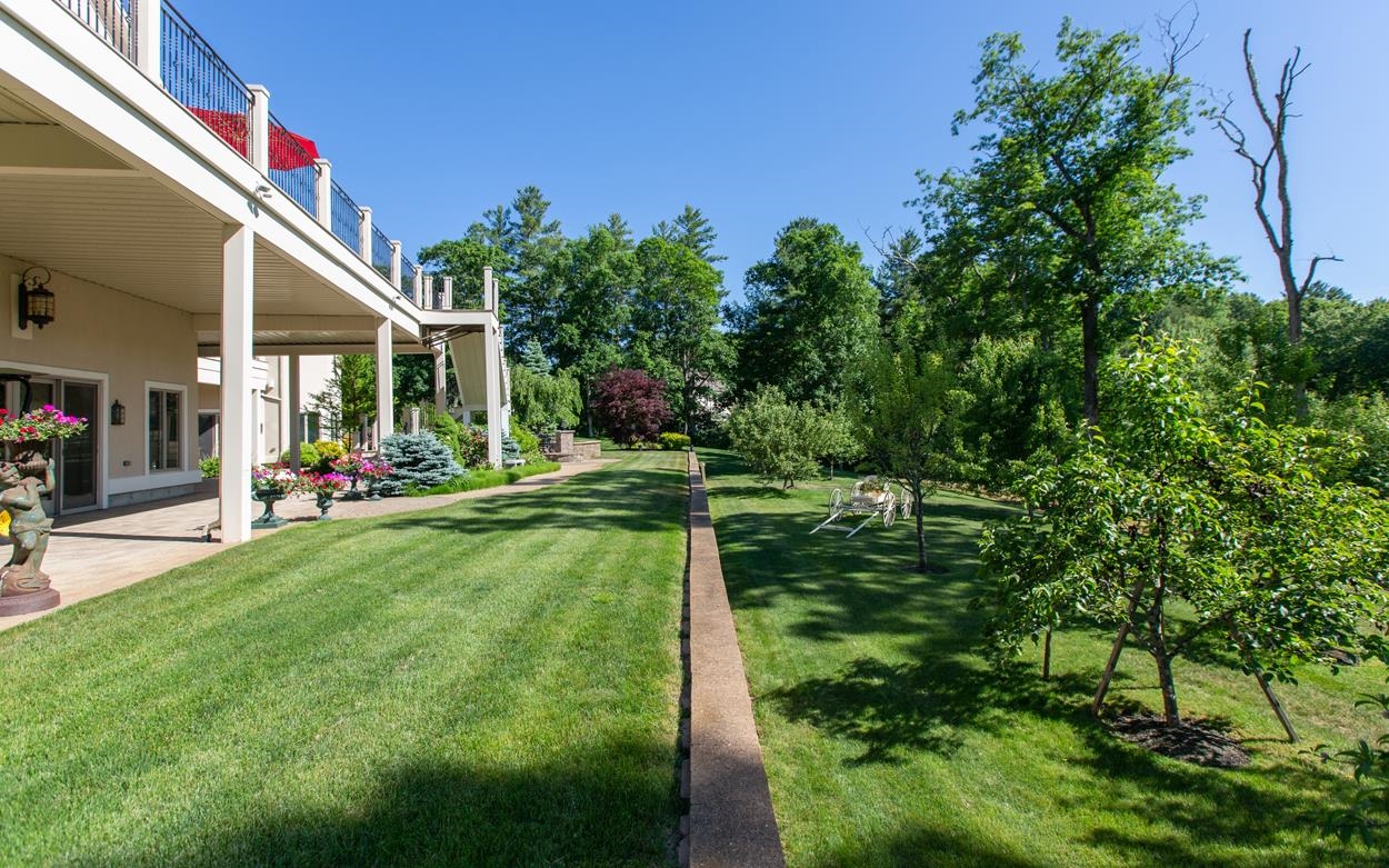 11 Sheffield Street Windham, NH 03087 - Photo 3 of 39