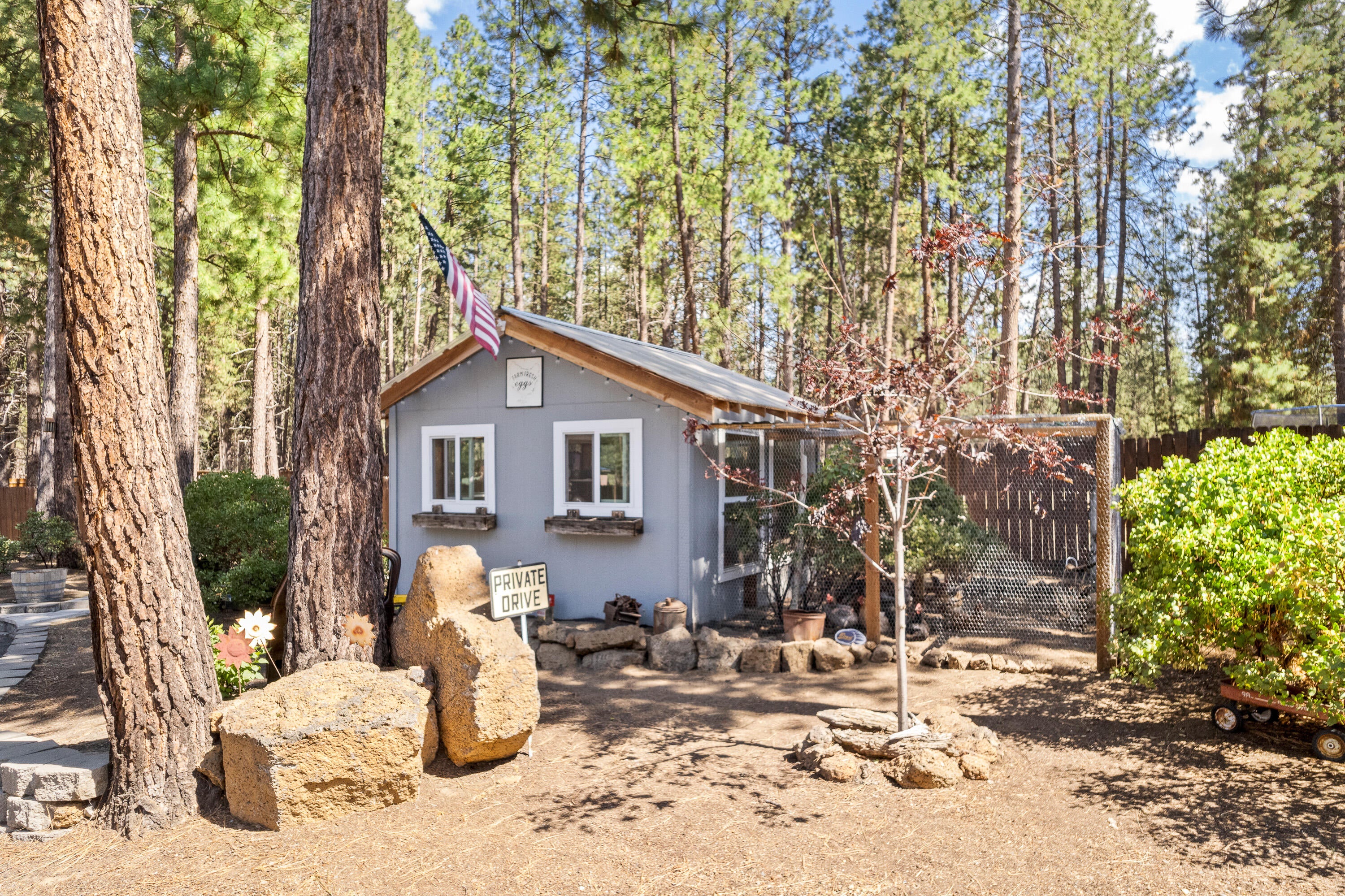 60060 Turquoise Road Bend, OR 97702 - Photo 44 of 58 Chicken Coop