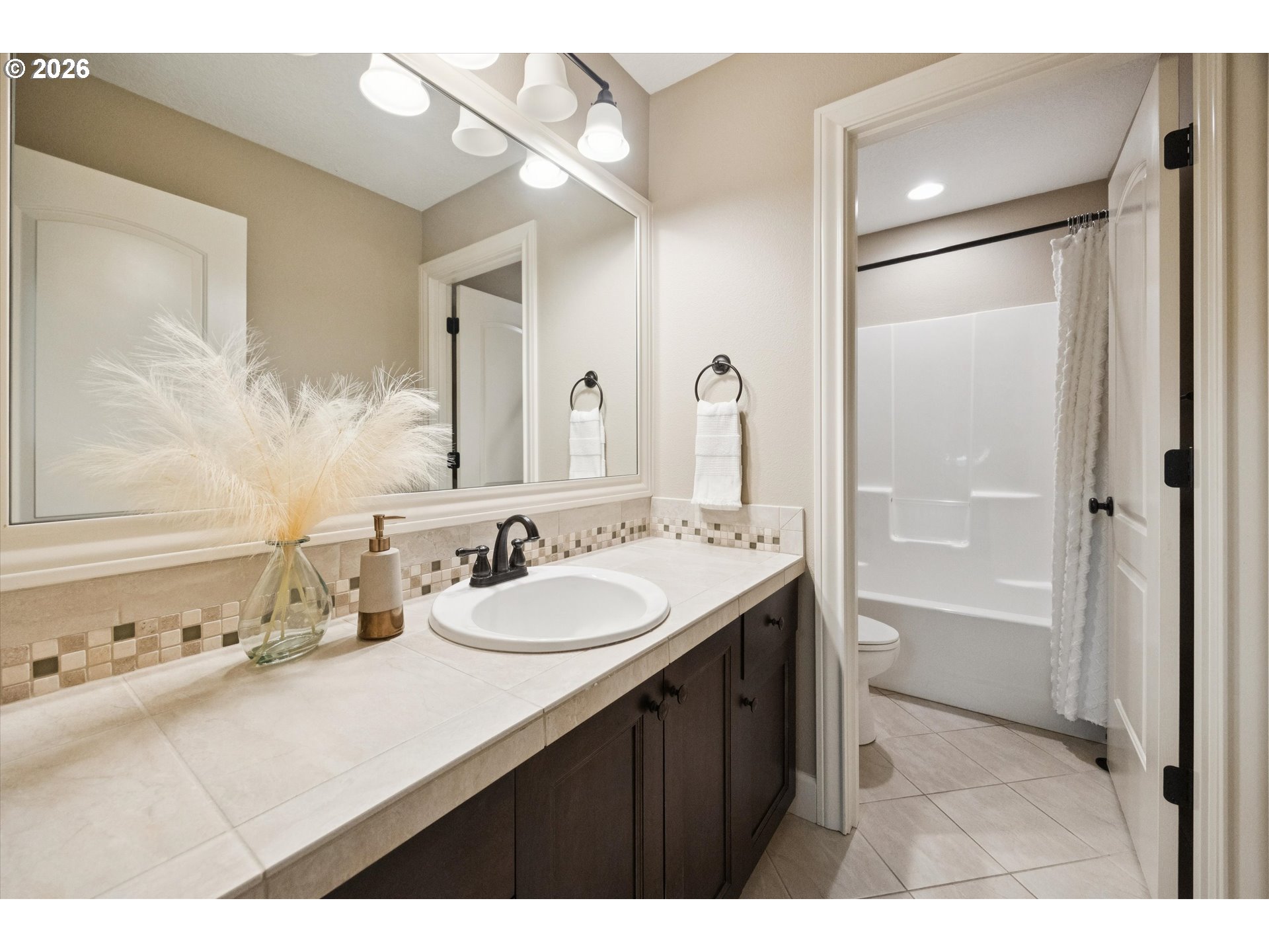 2724 Ridge Lane West Linn, OR 97068 - Photo 23 of 40 Bathroom