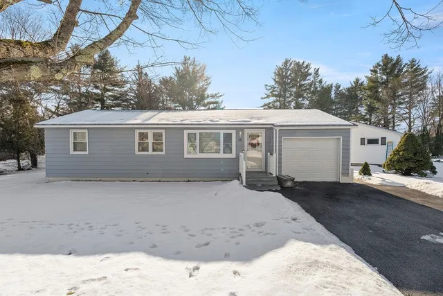 $450,000 | 15 Kelwyn Drive, Somersworth, NH 03878