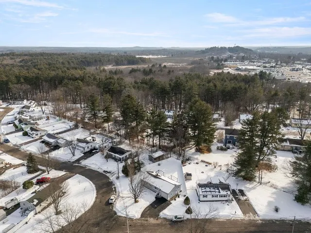 $450,000 | 15 Kelwyn Drive, Somersworth, NH 03878