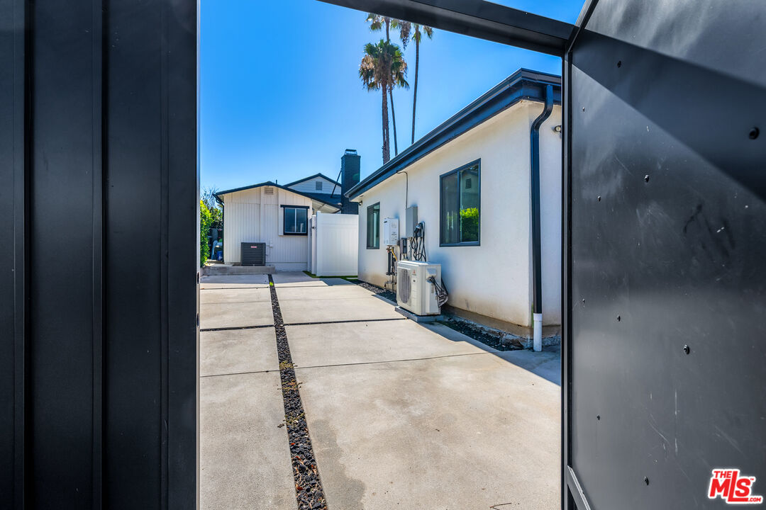 2766 North Frederic Street Burbank, CA 91504 - Photo 16 of 18