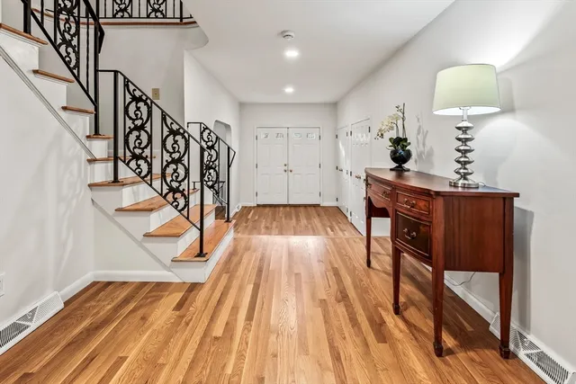 $950,000 | 10 Foothill Road, Framingham, MA 01702