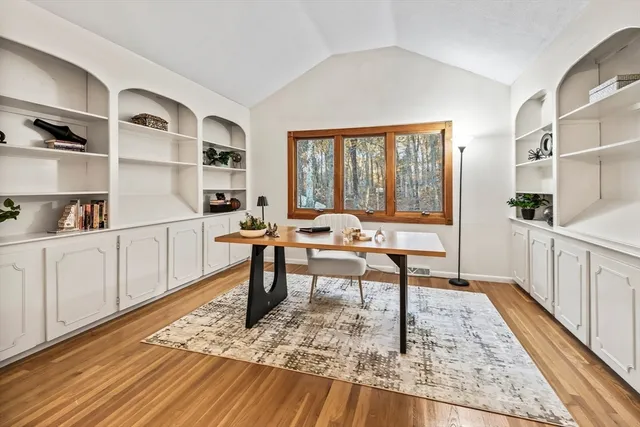 $950,000 | 10 Foothill Road, Framingham, MA 01702