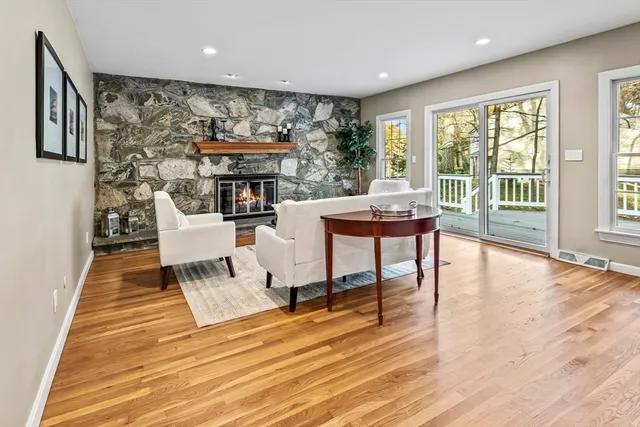 $950,000 | 10 Foothill Road, Framingham, MA 01702