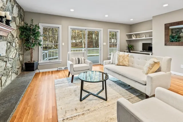 $950,000 | 10 Foothill Road, Framingham, MA 01702