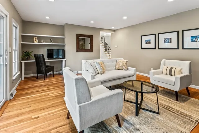 $950,000 | 10 Foothill Road, Framingham, MA 01702