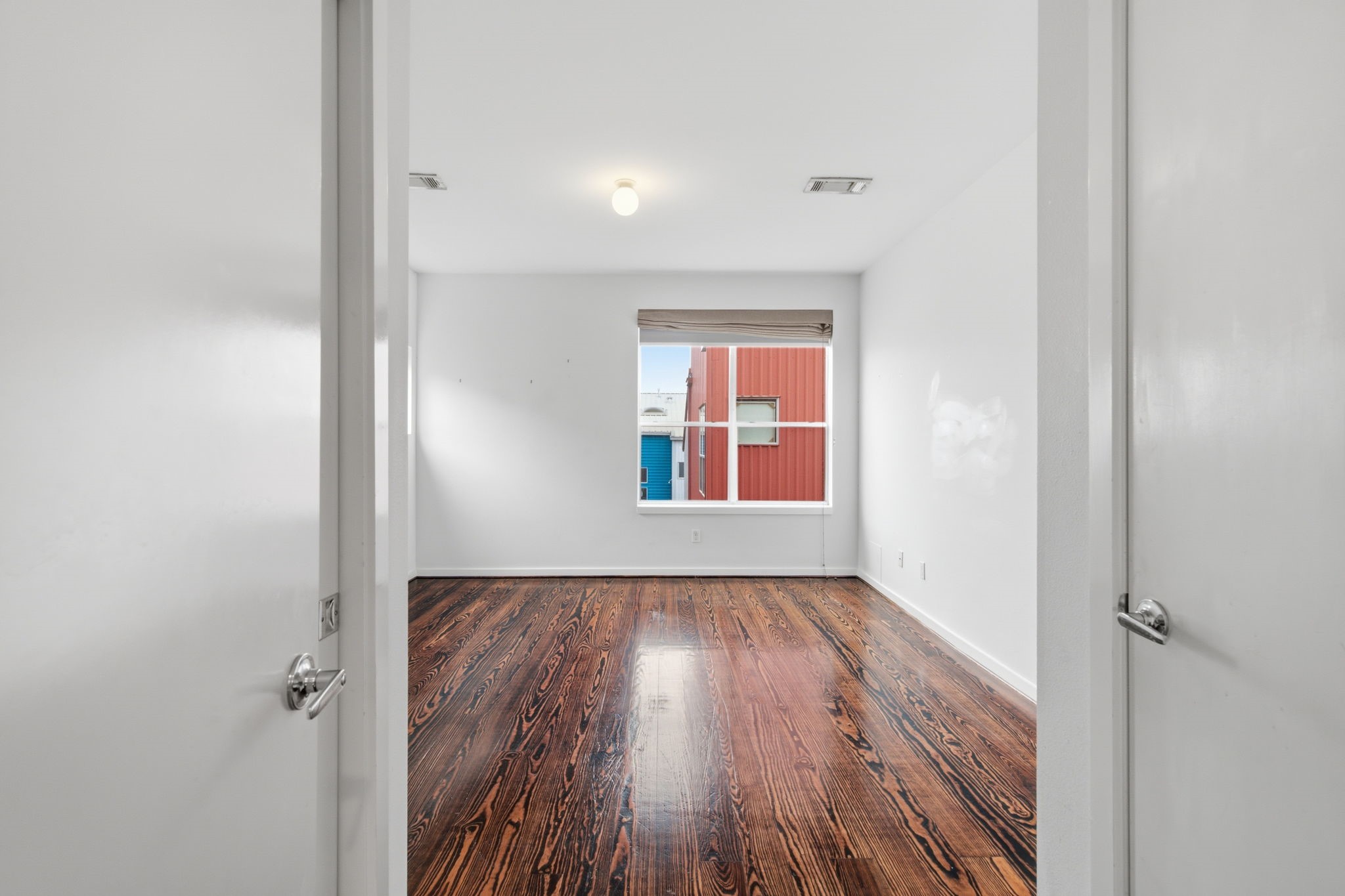 2934 Commerce Street Houston, TX 77003 - Photo 18 of 44 an empty room with wooden floor and windows