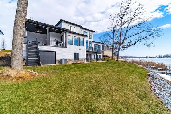 $1,250,000 | 120 Lane 270A Hamilton Lake, Hamilton, IN 46742