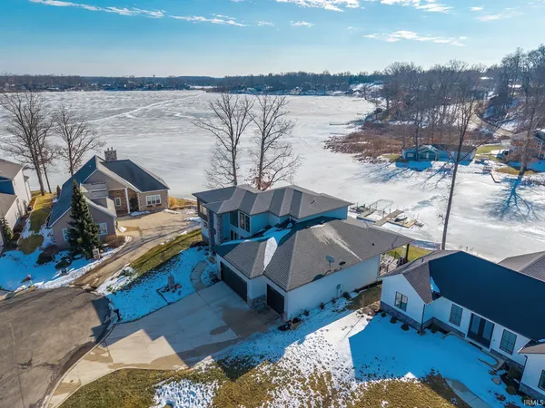 $1,250,000 | 120 Lane 270A Hamilton Lake, Hamilton, IN 46742