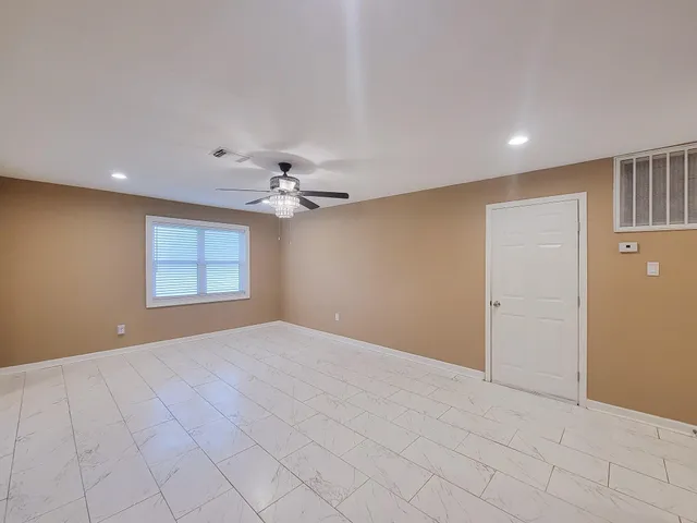 a view of empty room with window