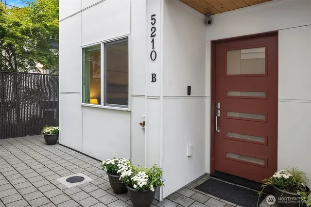 $773,500 | 5210 B Brooklyn Avenue Northeast, Seattle, WA 98105