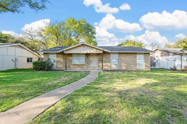 $1,875 | 805 North Shore Drive, Garland, TX 75040