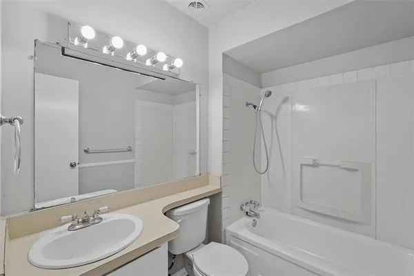 $1,875 | 805 North Shore Drive, Garland, TX 75040