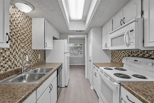 $1,875 | 805 North Shore Drive, Garland, TX 75040