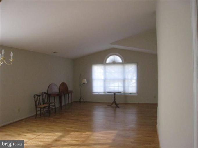 527 Coover Road Annapolis, MD 21401 - Photo 13 of 14 Living Room
