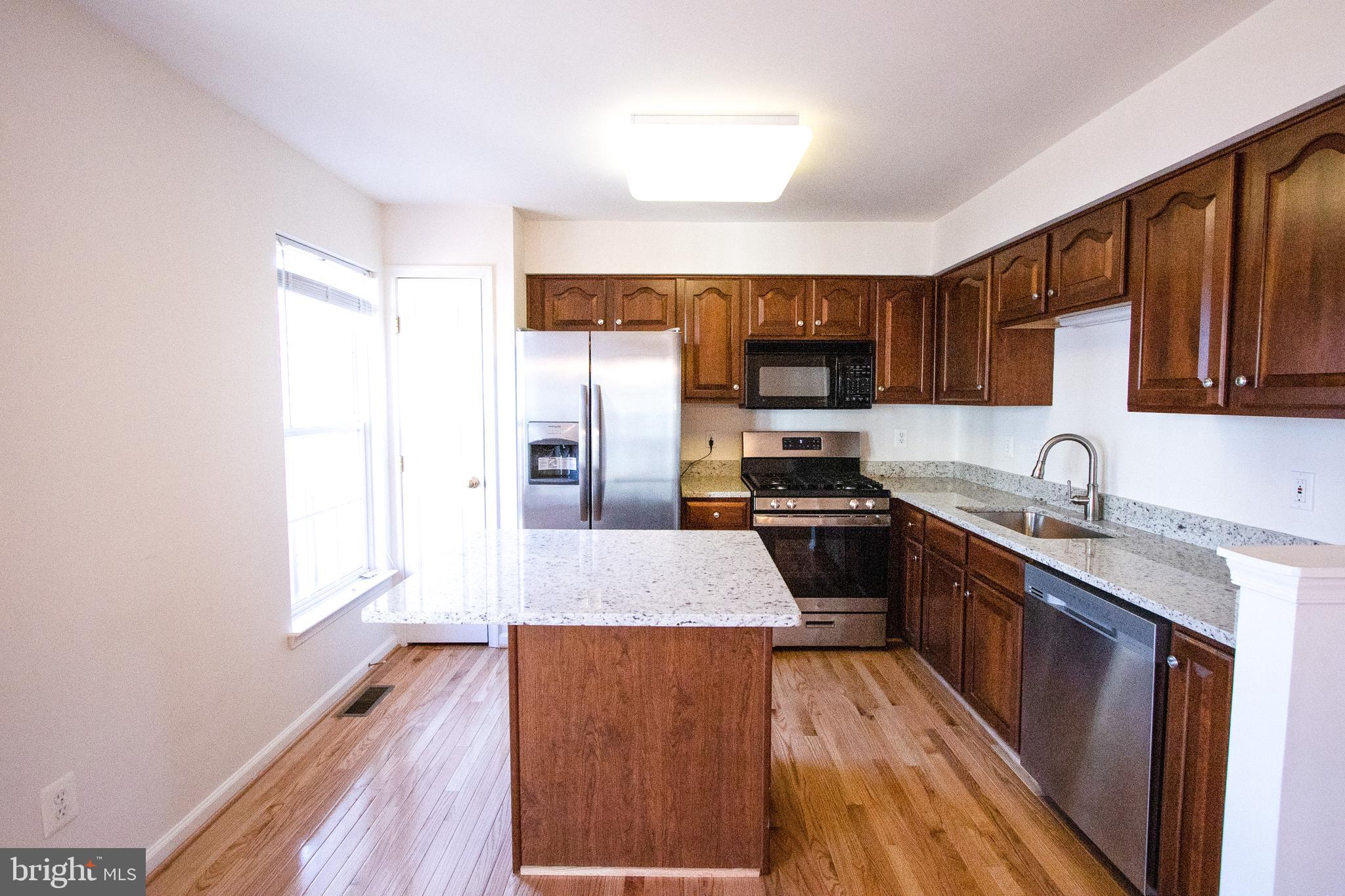 6401 Lureta Ann Lane Springfield, VA 22150 - Photo 10 of 28