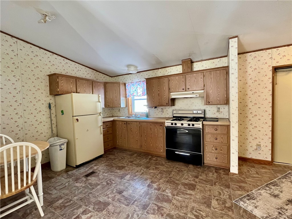 9207 Wayne Center Road Rose, NY 14489 - Photo 11 of 24 Eat-in kitchen with all appliances included