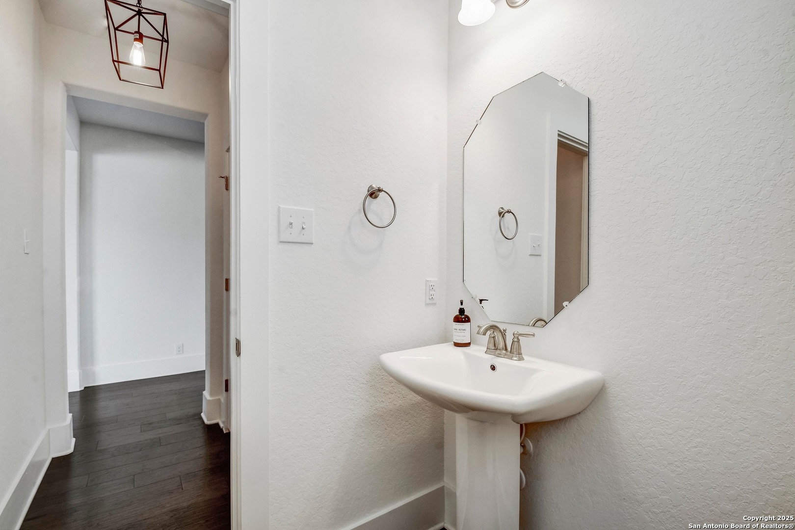 216 Kilmarnock Boerne, TX 78015 - Photo 17 of 35