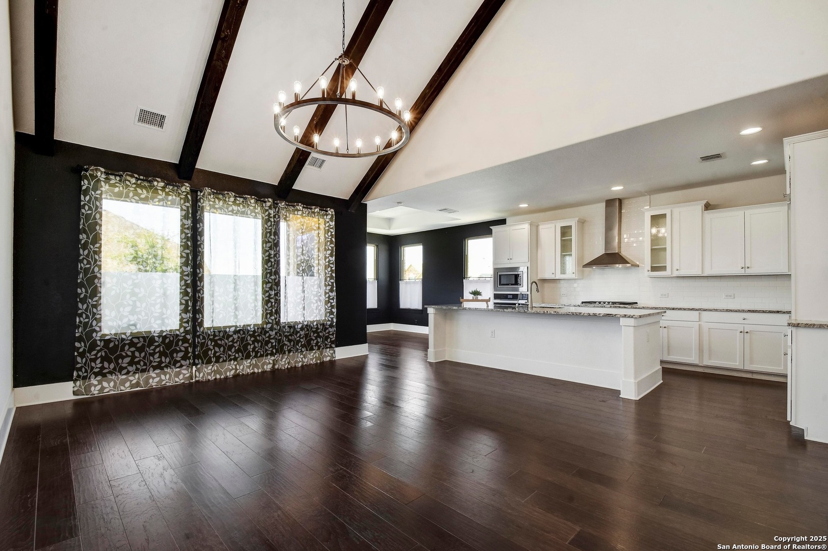 216 Kilmarnock Boerne, TX 78015 - Photo 4 of 35