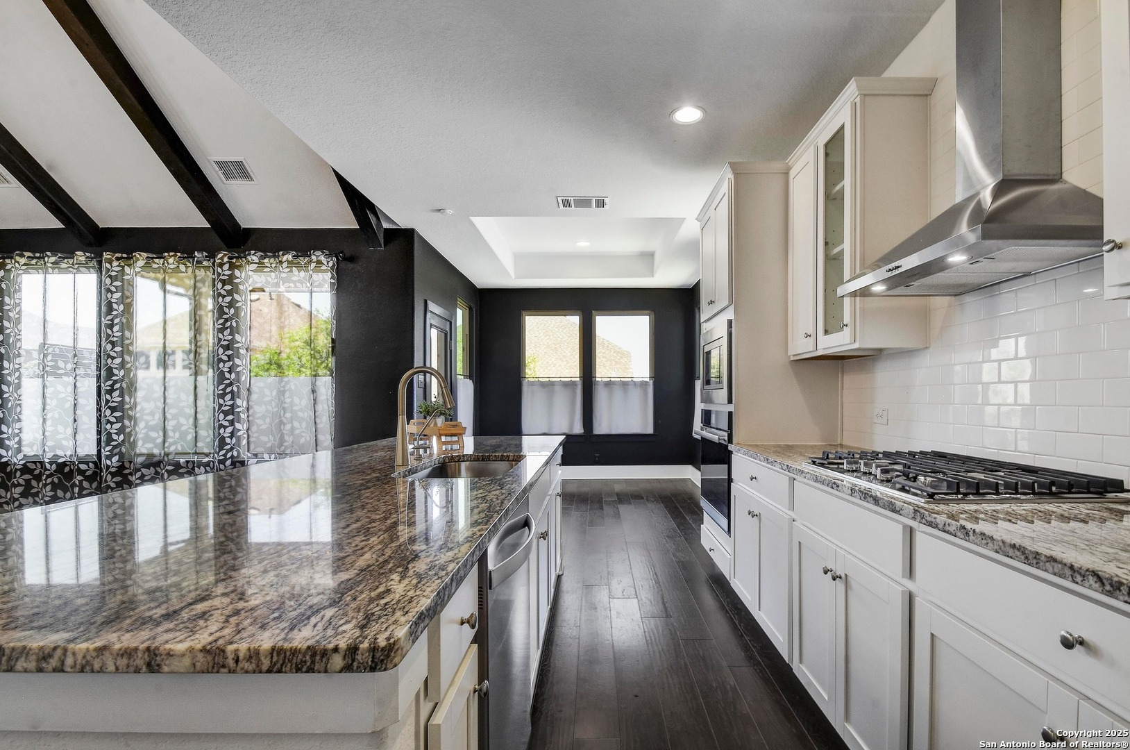 216 Kilmarnock Boerne, TX 78015 - Photo 9 of 35