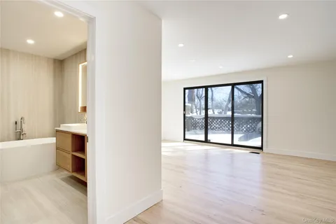 $1,625,000 | 29 Woodland Drive, Roslyn, NY 11576