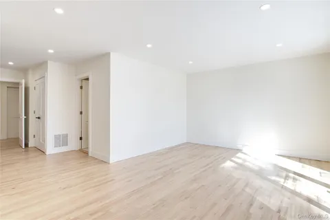 $1,625,000 | 29 Woodland Drive, Roslyn, NY 11576