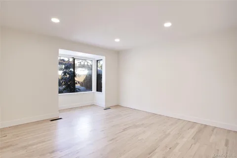 $1,625,000 | 29 Woodland Drive, Roslyn, NY 11576