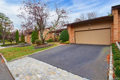 $1,625,000 | 29 Woodland Drive, Roslyn, NY 11576