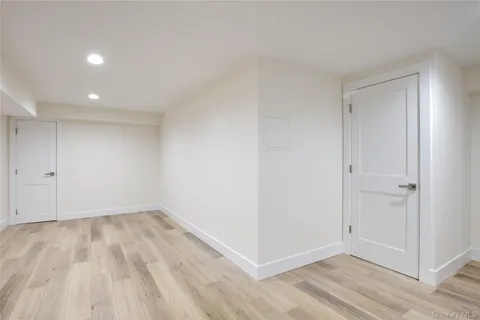 $1,625,000 | 29 Woodland Drive, Roslyn, NY 11576