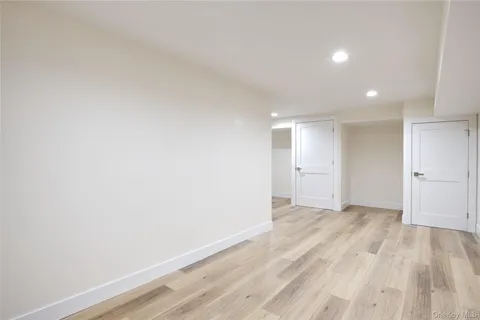 $1,625,000 | 29 Woodland Drive, Roslyn, NY 11576