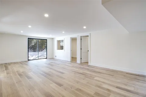 $1,625,000 | 29 Woodland Drive, Roslyn, NY 11576