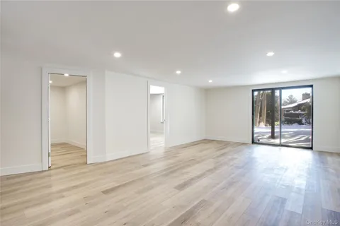 $1,625,000 | 29 Woodland Drive, Roslyn, NY 11576