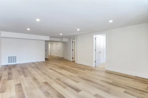 $1,625,000 | 29 Woodland Drive, Roslyn, NY 11576