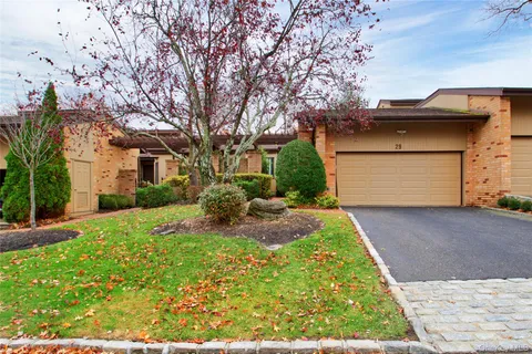 $1,625,000 | 29 Woodland Drive, Roslyn, NY 11576