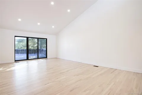 $1,625,000 | 29 Woodland Drive, Roslyn, NY 11576