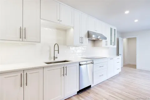 $1,625,000 | 29 Woodland Drive, Roslyn, NY 11576