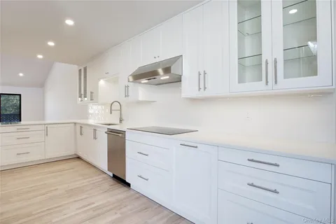 $1,625,000 | 29 Woodland Drive, Roslyn, NY 11576