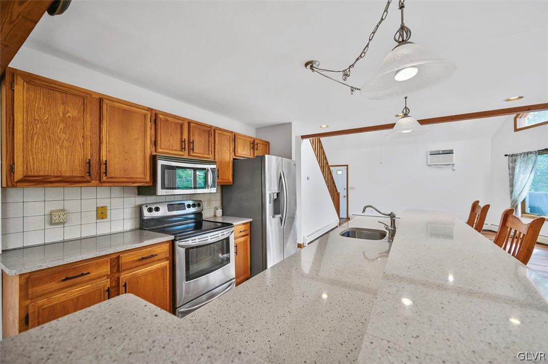 104 Elgin Way Bushkill, PA 18324 - Photo 15 of 50